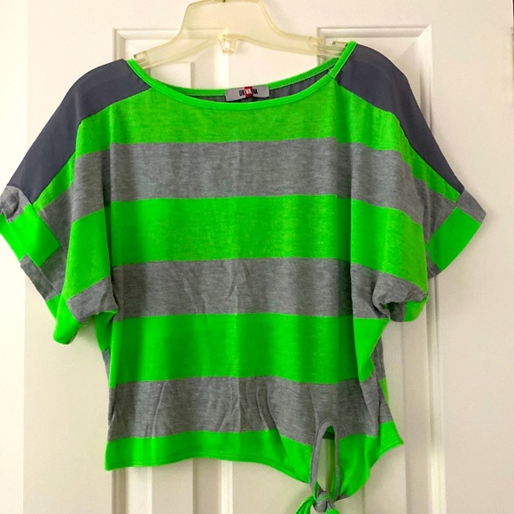 Comfy , lightweight top with sheer shoulder panels. - Picture 1 of 9